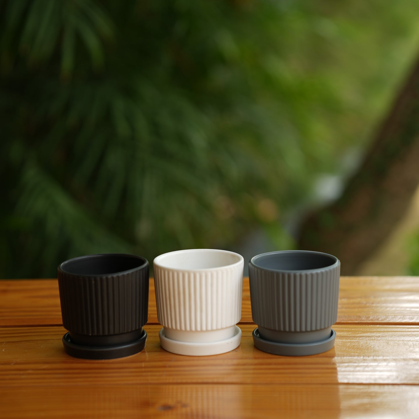 Round Shape Ribbed Ceramic Planter With Tray