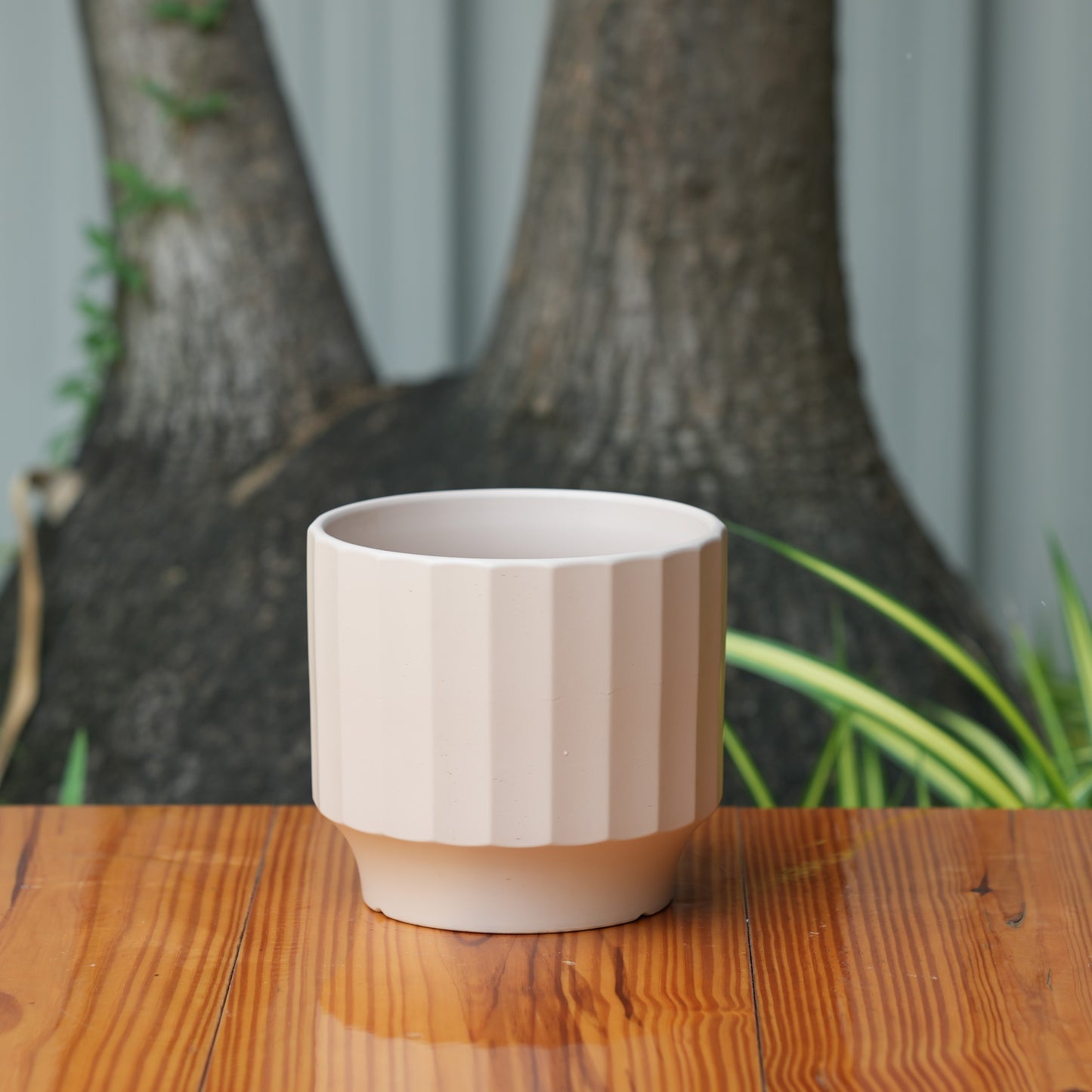 Gamla Ribbed Ceramic Planter (Light Brown)