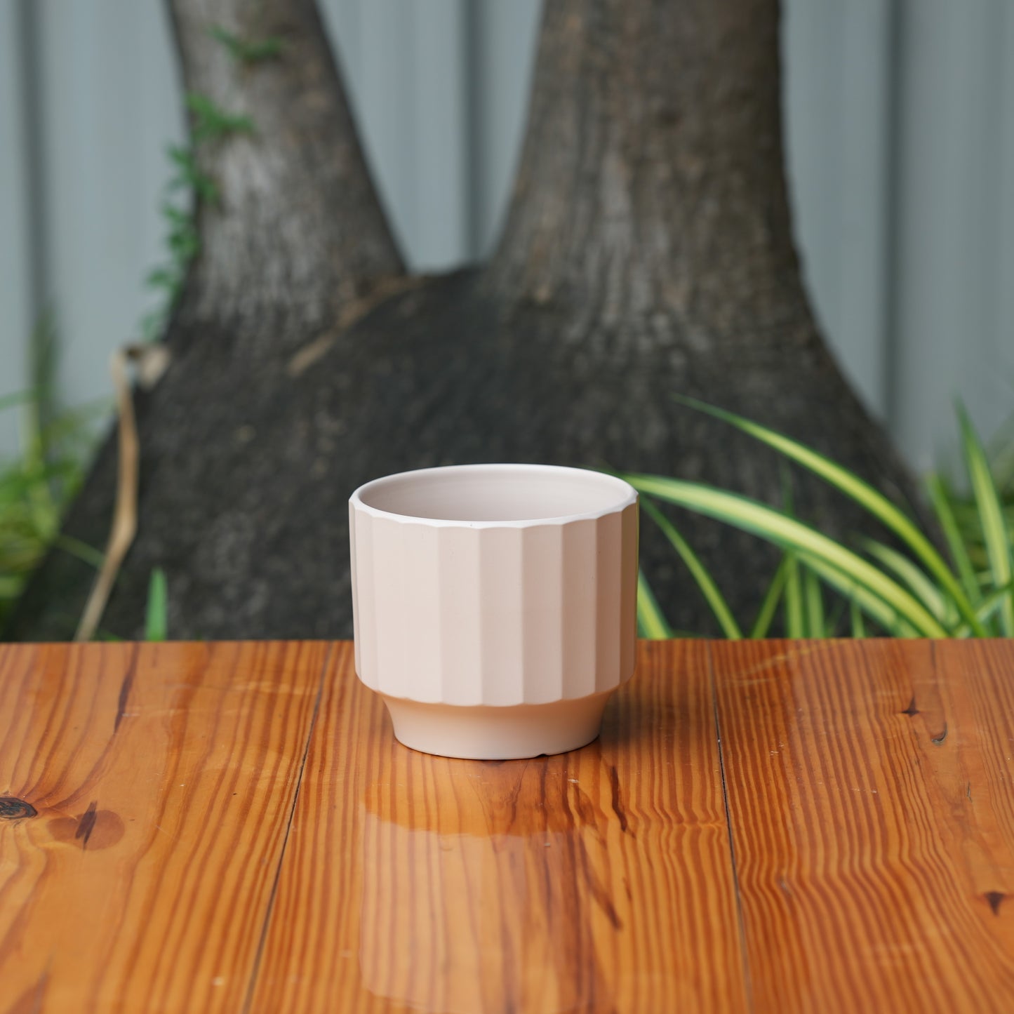 Gamla Ribbed Ceramic Planter (Light Brown)