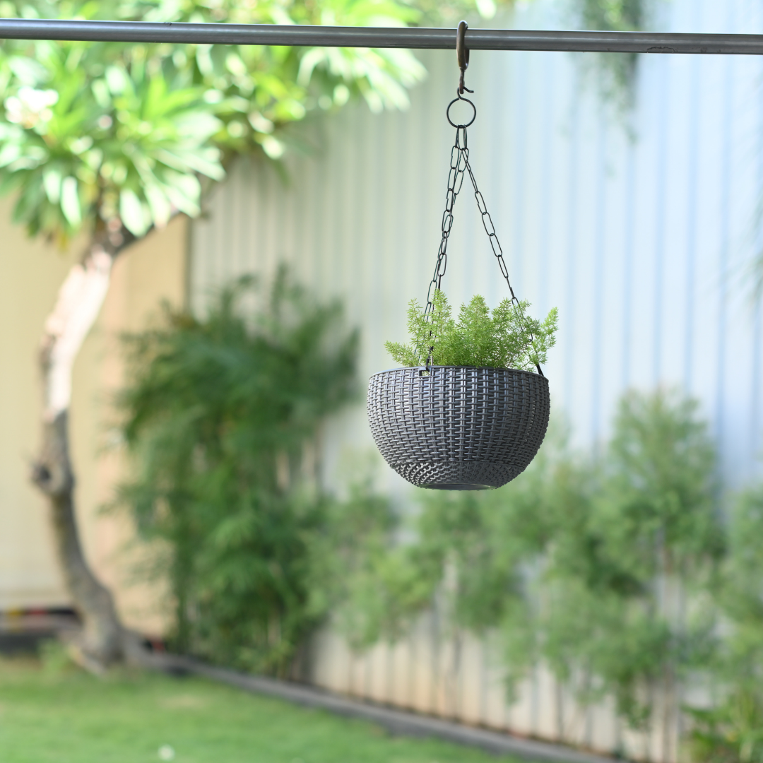 Plastic Rattan Hanging 8.1" Pot With Chain