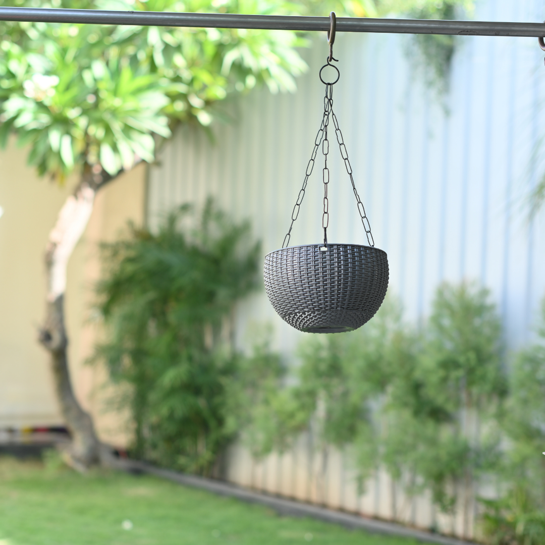 Plastic Rattan Hanging 8.1" Pot With Chain