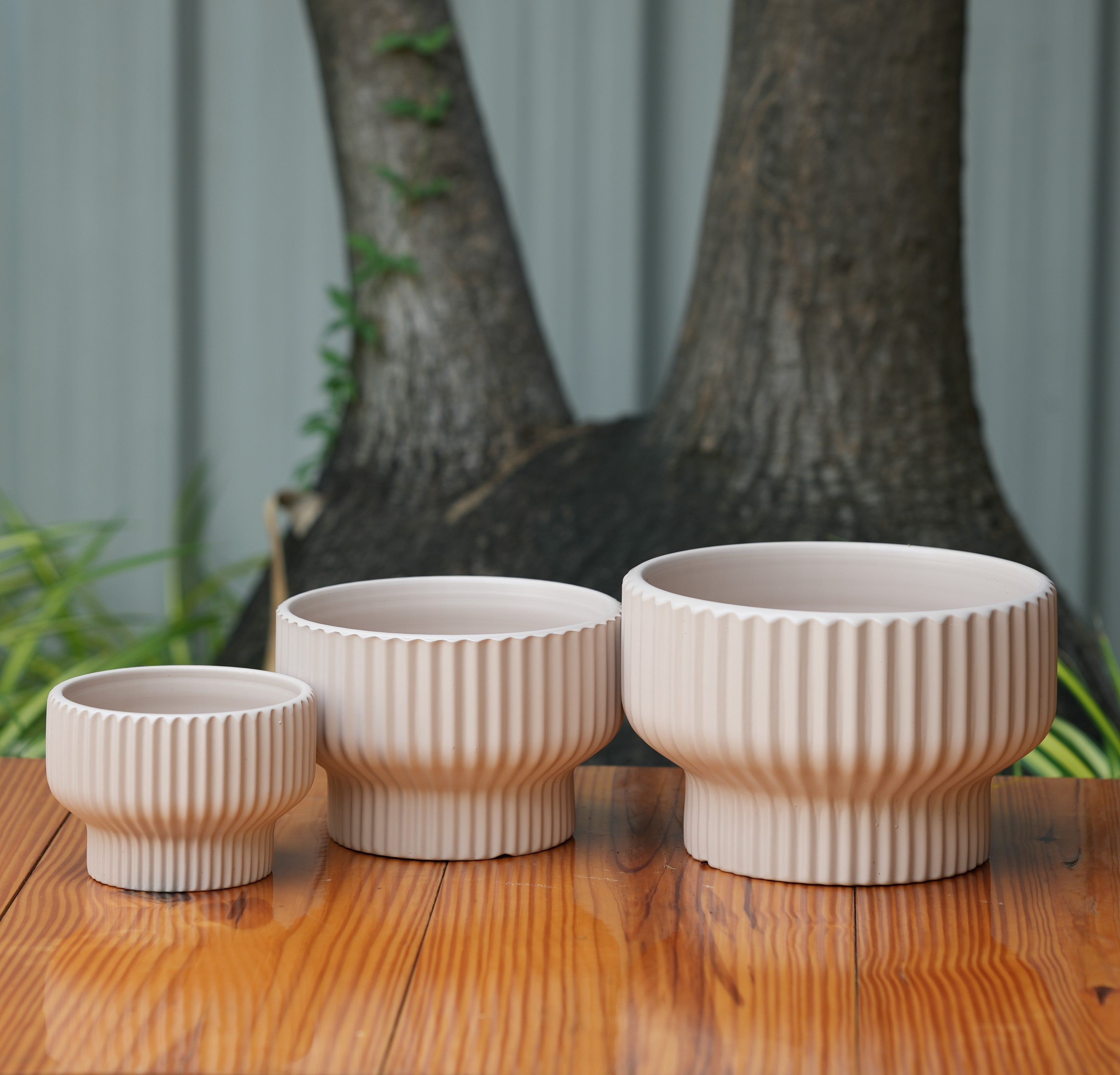 Round Shape Ribbed peach Colour Ceramic Planter