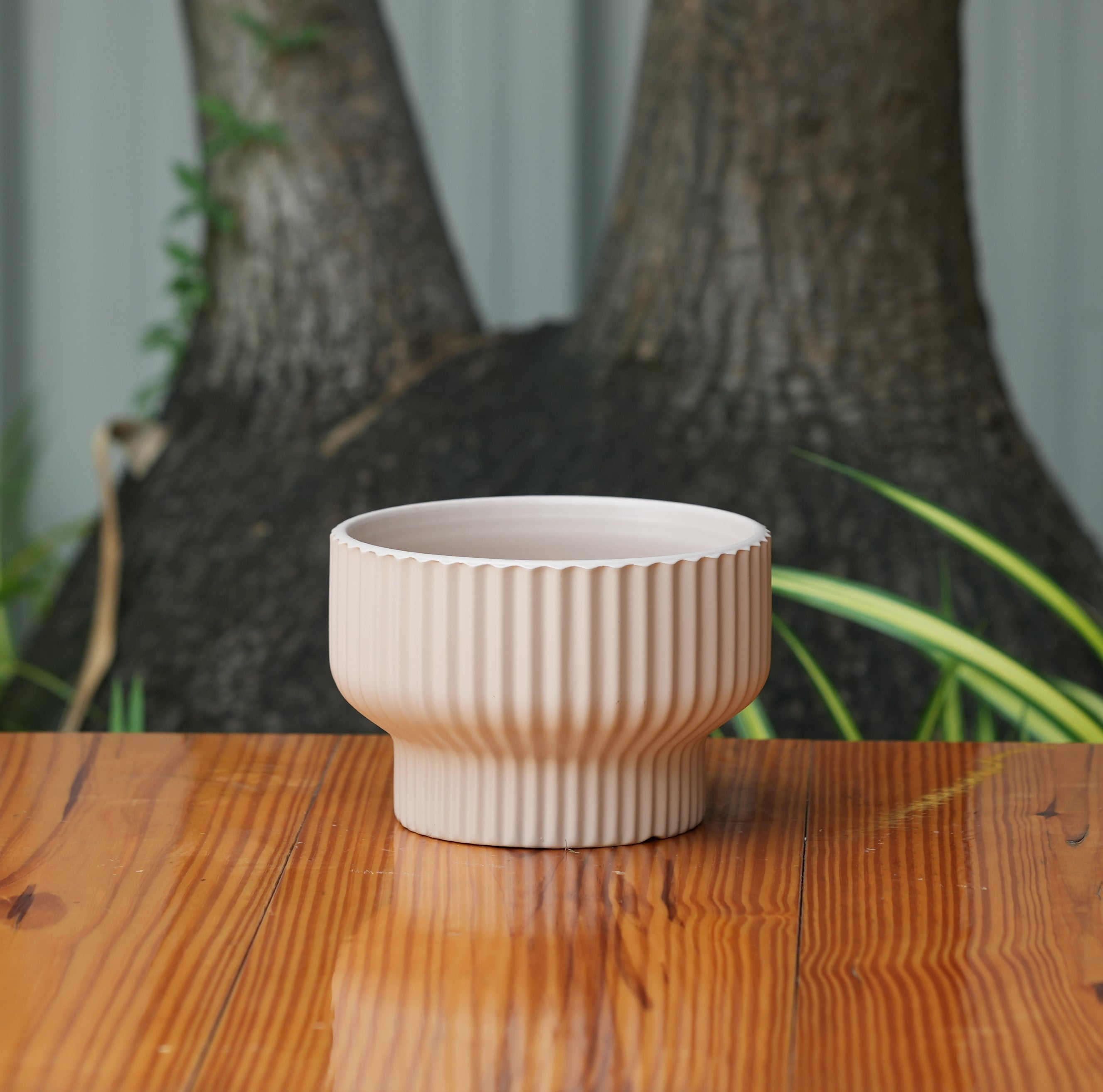 Round Shape Ribbed peach Colour Ceramic Planter