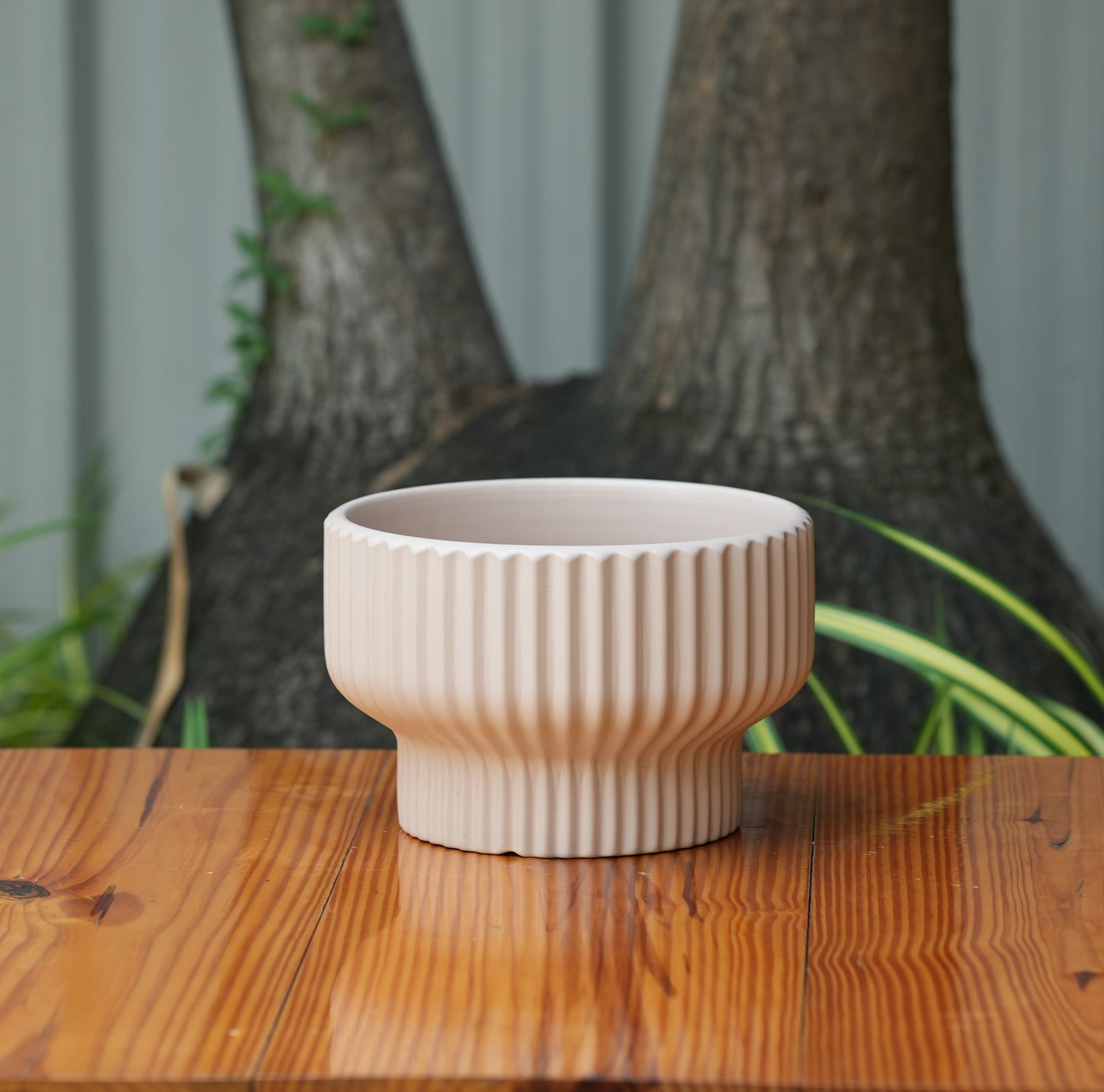 Round Shape Ribbed peach Colour Ceramic Planter