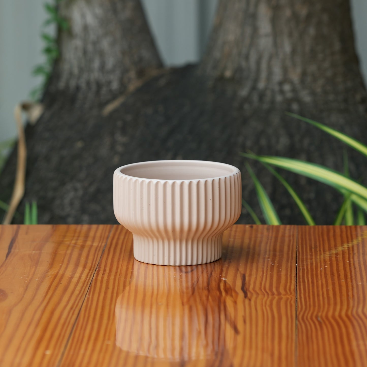 Round Shape Ribbed peach Colour Ceramic Planter