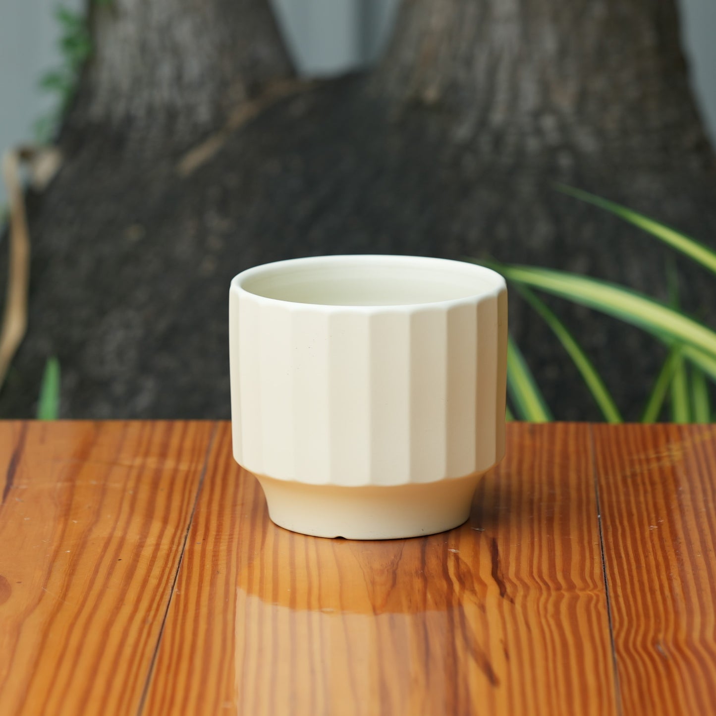 Gamla Ribbed Ceramic Planter (Cream)