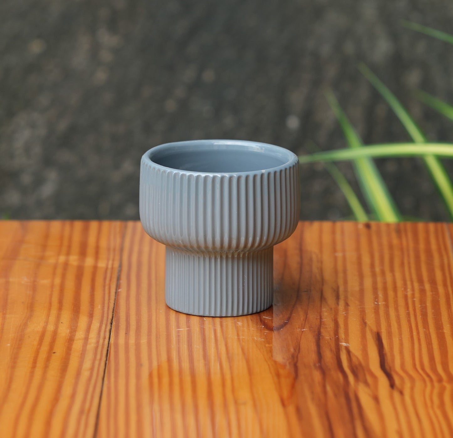 Okhli Shape Ribbed Ceramic Planter