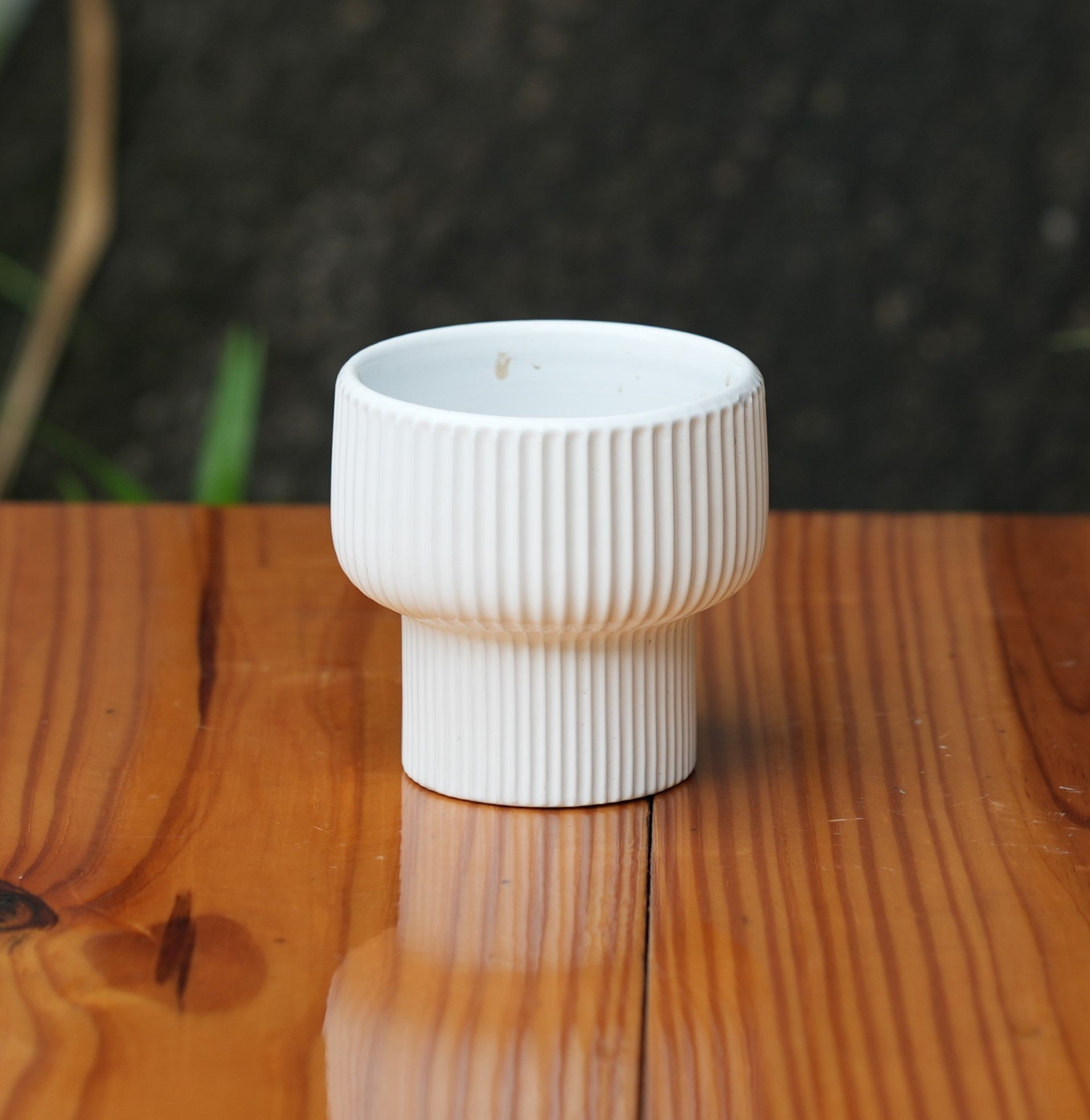 Okhli Shape Ribbed Ceramic Planter