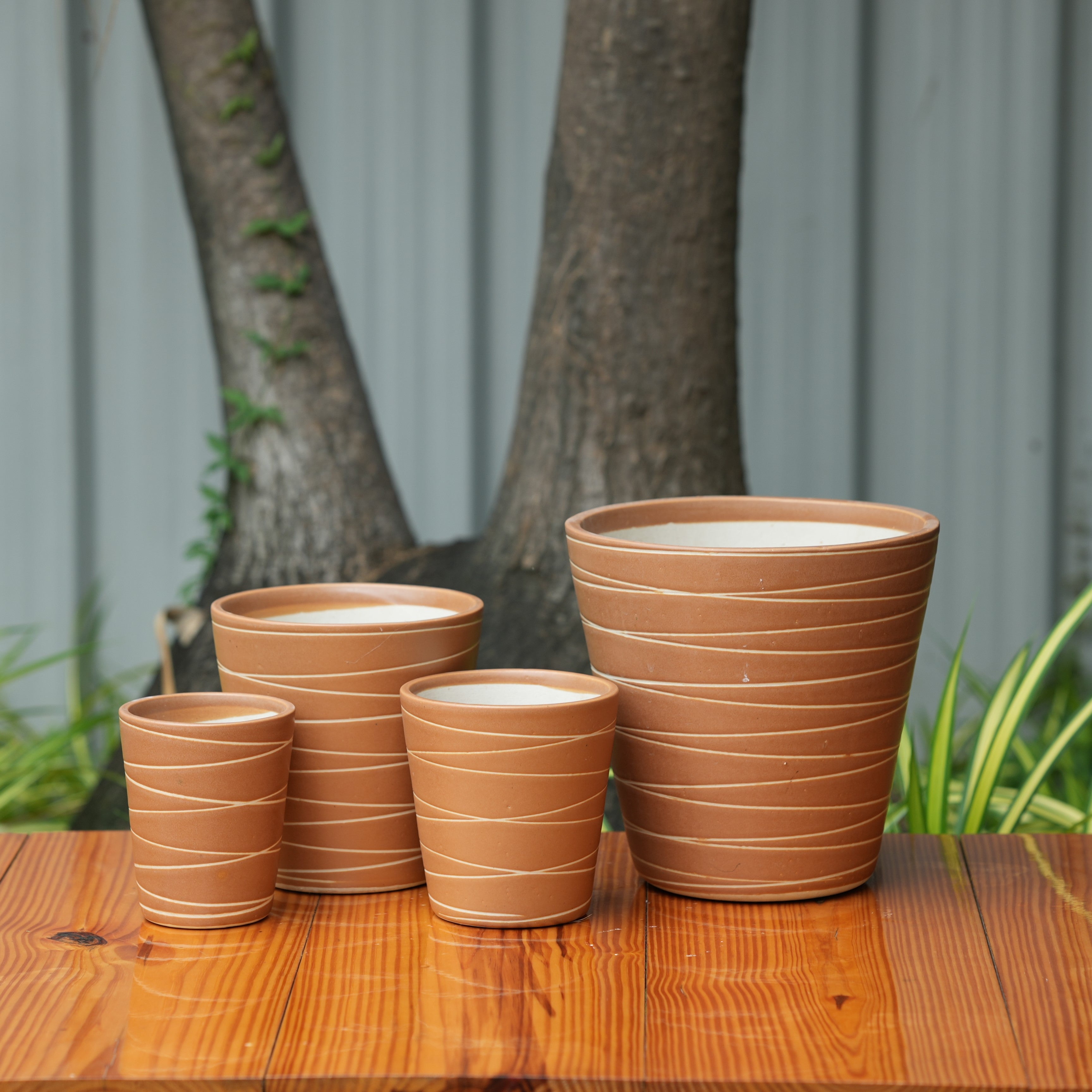 Cone Shape White Stripe Design Planter (Brown)