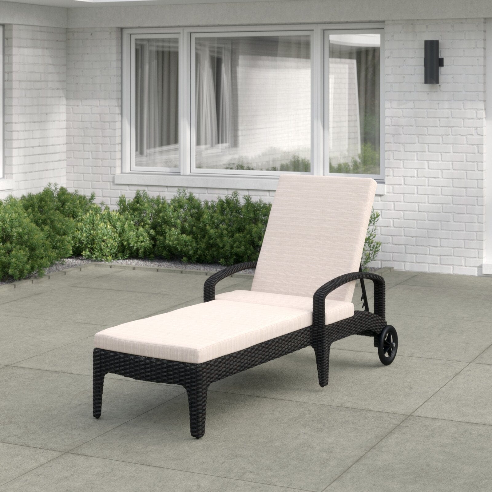 Dreamline Outdoor Poolside Lounger With Cushion (Black)