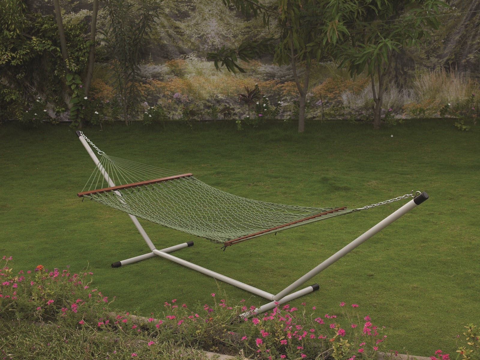 UV resistant Rope Outdoor Hammock with Wooden Bars, Weight Capacity of 113 kg- 122W X 335L