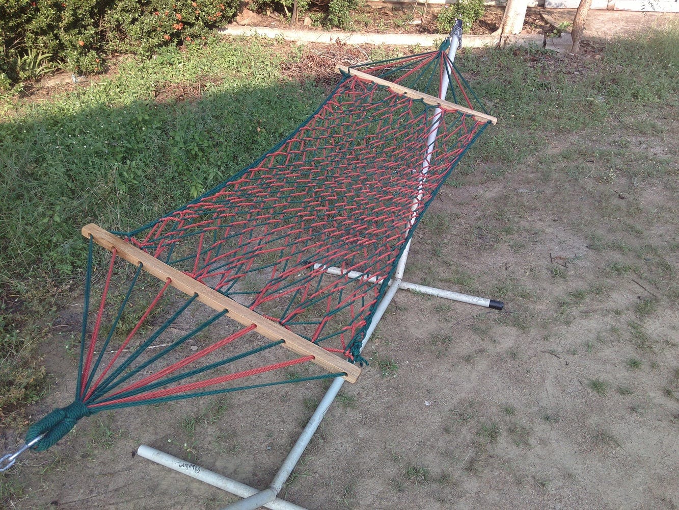 Rope Hammock With Wooden Bars, Weight Capacity of 113 kg- 90W X 194L cm