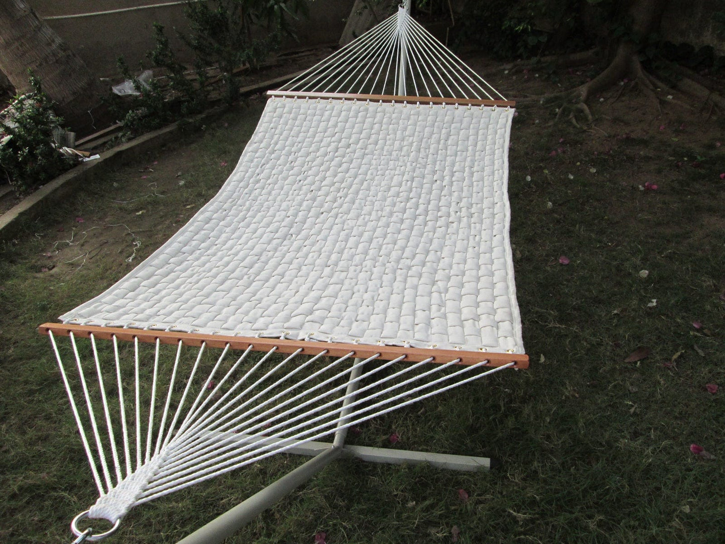 Extra Large Soft Comb Quilted Hammock, Weight Capacity 200kg- 140W X 396L cm