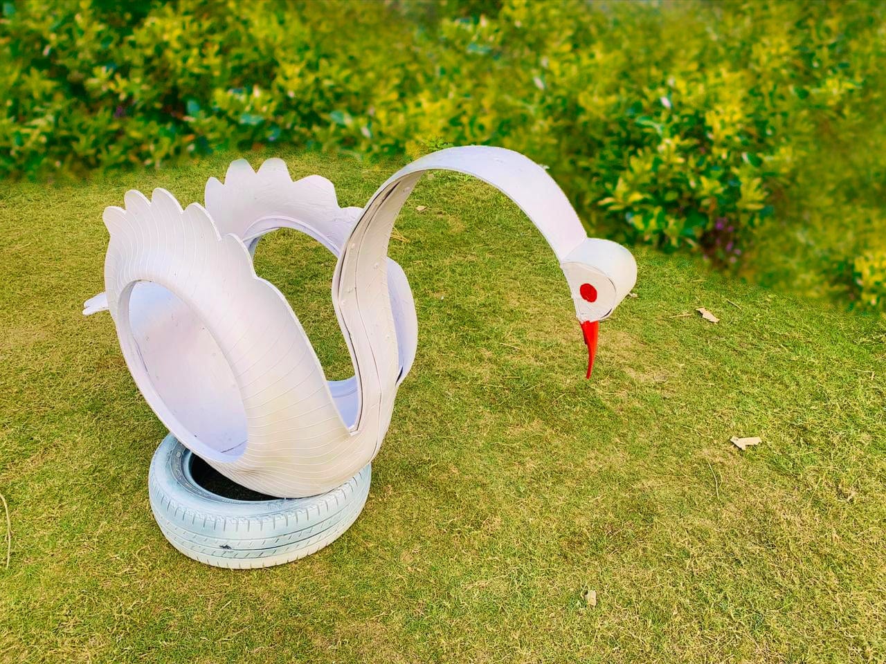 De'Dzines Swan Shape Planters (Set of 2)